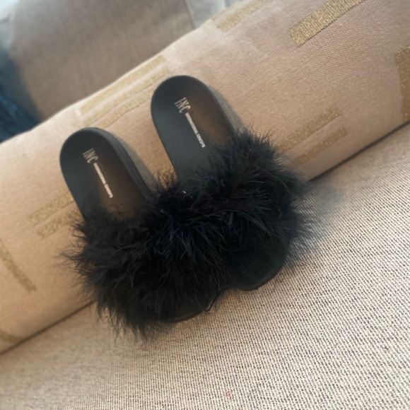 Fluffy Pom Pom Style Slides/Sandals ⚫️ SZ X-LARGE (11) - Picture 3 of 3